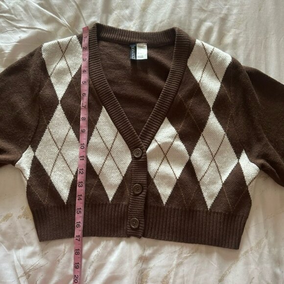 H&M Divided Brown and White Argyle Loose Cropped Cardigan - Women’s Size S - Picture 9 of 10